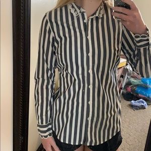 Detailed women’s collared blouse